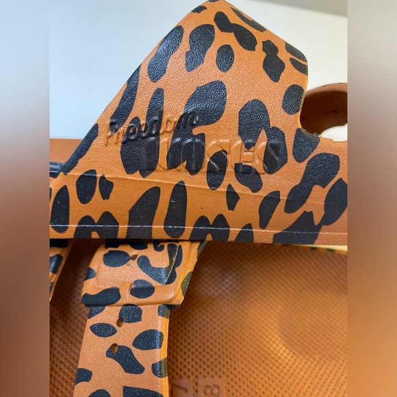 FREEDOM MOSES LEOPARD PRINT RUBBER SANDALS - Picture 3 of 4